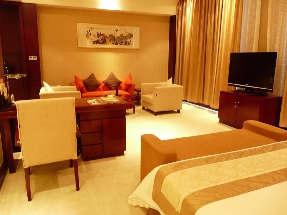 Tianrui Business Hotel Тайюан Екстериор снимка