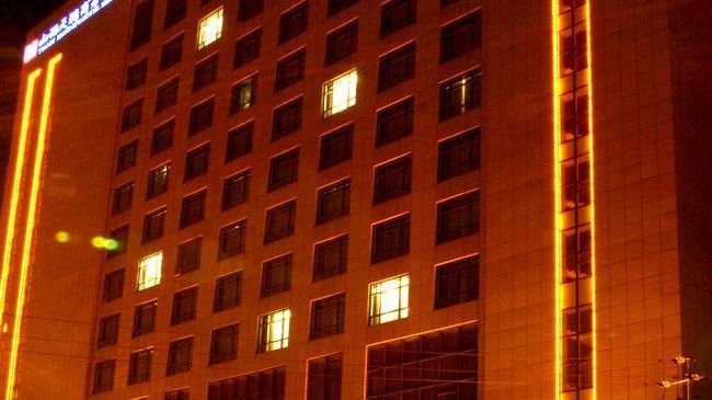 Tianrui Business Hotel Тайюан Екстериор снимка